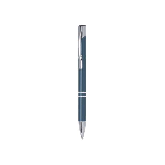 Original bolígrafo de mecanismo pulsador en elegante diseño bicolor. Con cuerpo troquelado en aluminio de suave acabado en variados colores. Original clip, anillas y punta en plateado. De cartucho jumbo y tinta azul.