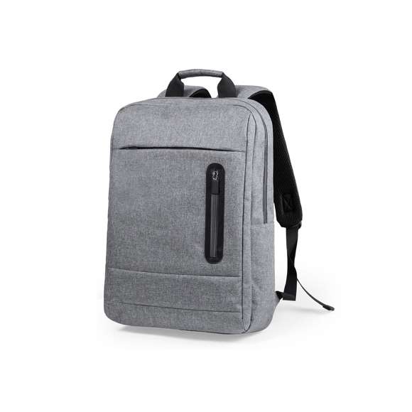 Mochila de resistente Nylon 600D. Original diseño rectángulas con cierre de cremallera tanto para el bolsillo principal como para el frontal. Con acolchado ergonómico en espalda y cintas de hombros, incluye en el interior un compartimento acolchado para ordenador portátil de hasta 15 pulgadas. Disponible en dos elegantes colores.