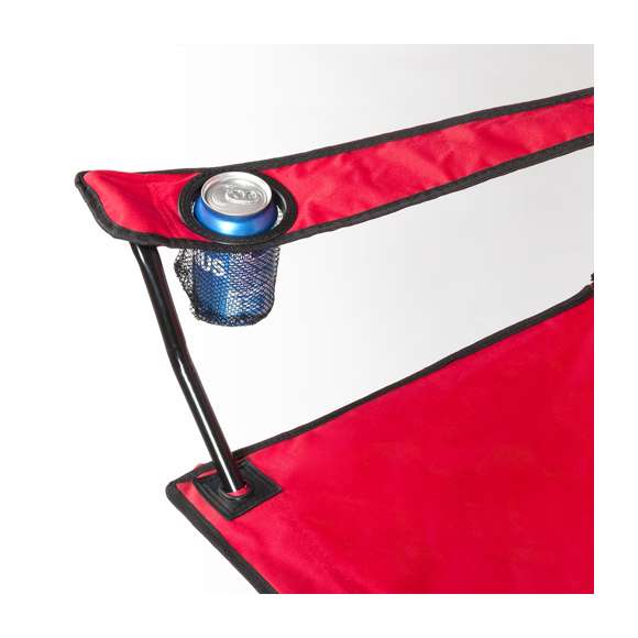 Silla plegable con resistente cuerpo de metal tubular. En resistente poliéster 600D en variada gama de vivos colores. Con costuras reforzadas, apoyabrazos y bolsillo de redecilla integrado para bebida. Con refuerzos de goma antideslizantes en las patas y presentada en funda individual con cordón auto cierre, accesorio de ajuste y cinta para hombro.