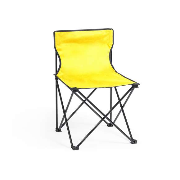 Silla plegable con resistente cuerpo de aluminio tubular. En resistente poliéster 600D en variada gama de vivos colores. Con costuras reforzadas, refuerzos de goma antideslizantes en las patas y presentada en funda individual con cordón auto cierre, accesorio de ajuste y cinta para hombro.