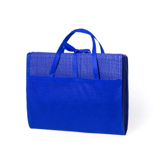 Esterilla plegable de 180x60cm en PP trenzado de alta resistencia. En variada gama de vivos colores brillantes, con cinta de cierre y asas de transporte.