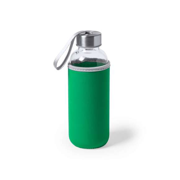 Bidón de cristal de 420 ml de capacidad. Con tapón de seguridad a rosca y practica cinta de transporte, cuenta con una elegante funda de neopreno en vivos colores. Presentado individualmente en una caja de diseño.