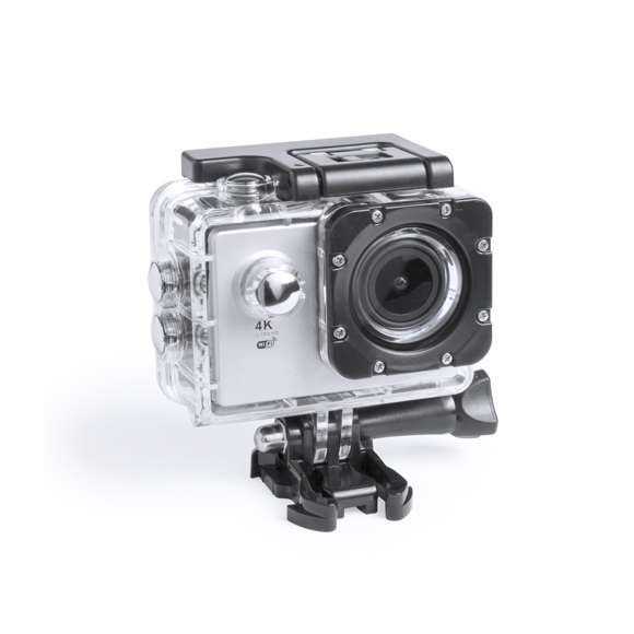 Cámara deportiva de alta calidad de captura de vídeo HD 4K, de diseño compacto y resistente, especialmente diseñada para uso intensivo. Incluye carcasa sumergible hasta 30m de profundidad y multitud de accesorios para ajuste en casco, manillar o cinturón, así como correas ajustables para cabeza y torso o un adaptador giratorio de 360º. La versatilidad y resistencia de esta cámara deportiva la convierten en el gadget perfecto para capturar, con una calidad excepcional, cualquier actividad deportiva. Con función cámara de fotos Full HD 1080p, ranura para tarjetas micro SD de hasta 64 GB de capacidad, pantalla LCD de 2 pulgadas, sistema multilenguaje, y recargable mediante cable mini USB -incluido-. Presentada en atractiva caja de diseño.
