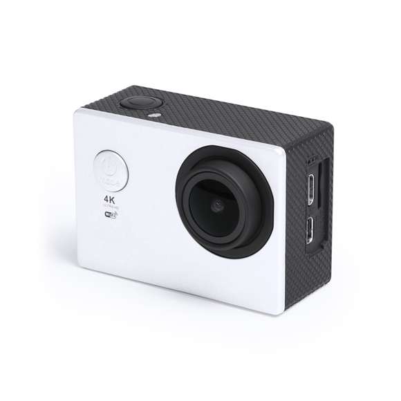 Cámara deportiva de alta calidad de captura de vídeo HD 4K, de diseño compacto y resistente, especialmente diseñada para uso intensivo. Incluye carcasa sumergible hasta 30m de profundidad y multitud de accesorios para ajuste en casco, manillar o cinturón, así como correas ajustables para cabeza y torso o un adaptador giratorio de 360º. La versatilidad y resistencia de esta cámara deportiva la convierten en el gadget perfecto para capturar, con una calidad excepcional, cualquier actividad deportiva. Con función cámara de fotos Full HD 1080p, ranura para tarjetas micro SD de hasta 64 GB de capacidad, pantalla LCD de 2 pulgadas, sistema multilenguaje, y recargable mediante cable mini USB -incluido-. Presentada en atractiva caja de diseño.