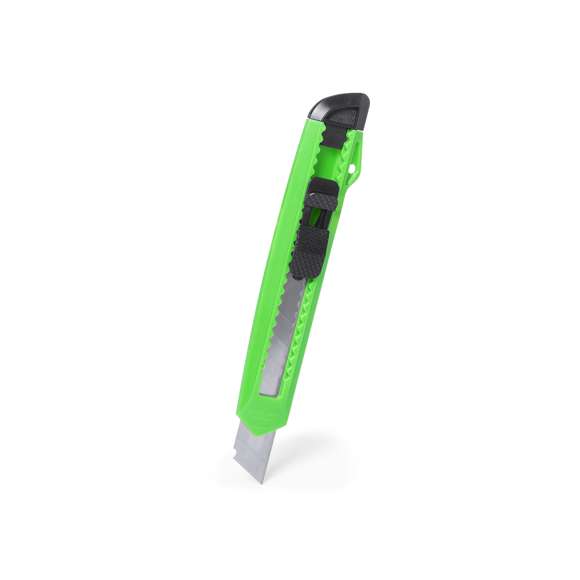  	Cutter con cuchilla ancha y mango ergonómico troquelado. Capucha extraíble para ajuste de corte de cuchilla.