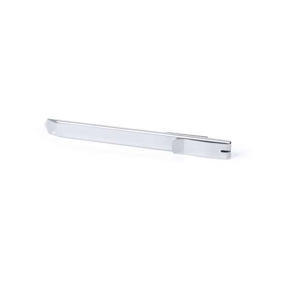 Cutter de acero inox con cuchilla fina y clip de fijación. Capucha extraíble para ajuste de corte de cuchilla.