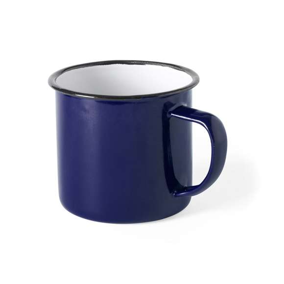 Taza metálica de 380ml de capacidad con diseño vintage y acabado con imperfecciones para mayor sensación retro. En combinación de exterior en variada gama de colores e interior en color blanco con borde negro. Presentada en caja individual.