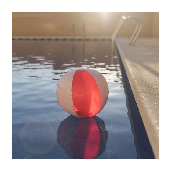 Balón inflable de PVC con diseño bicolor en combinación de paneles blancos y transparentes en vivos colores.