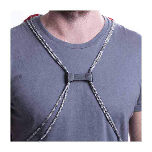 Mochila de cuerdas en suave poliéster 190T de vivos colores. Con salida de auriculares, cuerdas autocierre extra gruesas en color gris con accesorio de ajuste y esquinas con argollas metálicas y refuerzo.