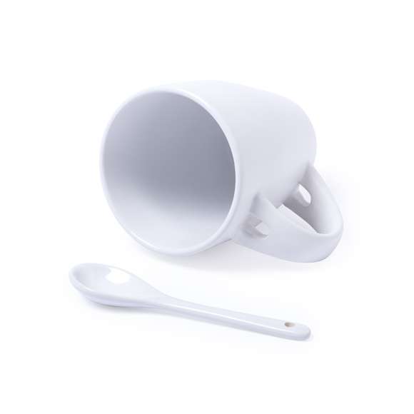 Taza de cerámica de 300ml de capacidad en color blanco. Con cuchara de cerámica a juego integrada en asa y presentada en caja individual.Disponible manual de instrucciones en español e inglés.