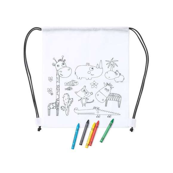 Mochila de non-woven en color blanco especialmente diseñada para colorear con ceras. Incluye 5 ceras de cuerpo cilíndrico en variados colores. Con cuerdas autocierre en color negro y refuerzo en las esquinas.