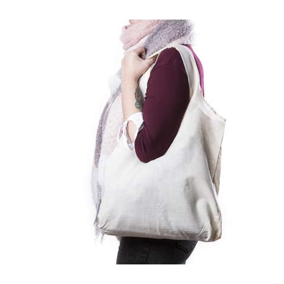 Bolsa en material 100% algodón con acabado en color natural. Con originales asas para hombro y de acabado cosido. Resistencia hasta 7kg de peso.