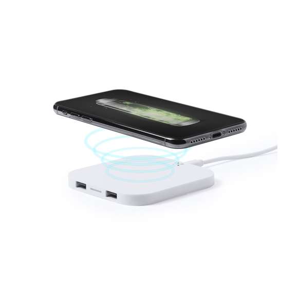 Cargador inalámbrico de diseño minimalista en color blanco. Con salida USB dual extra de 2.100 mA de capacidad para carga simultánea de dos dispositivos. Con base antideslizante. Compatible con dispositivos equipados con tecnología de carga inalámbrica y presentado en atractiva caja de diseño.
