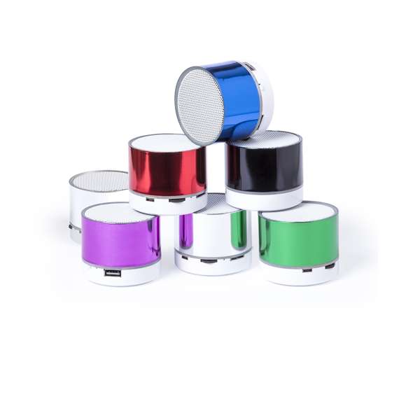 Compacto altavoz de conexión Bluetooth® con interior iluminado. Superficie exterior especialmente diseñada para marcaje en láser y así iluminar el logotipo marcado. De diseño bicolor con suave acabado y conexión Bluetooth® 3.0, ofrece 3W de potencia, tiene función de manos libres, una ranura para tarjetas micro SD de hasta 32 GB de capacidad, función radio FM, entrada auxiliar de línea mediante conexión jack de 3,5mm y soportes de goma antideslizantes en la base. Compatible con iOS y Android, incluye cable de carga mini USB, cable auxiliar jack de 3,5mm y viene presentado en atractiva caja de diseño. Con base antideslizante.