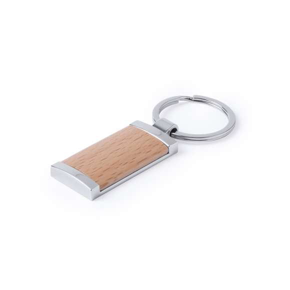 Llavero en combinación de materiales metal de acabado brillante y madera natural. Con amplia superficie para marcaje y presentado en bolsita con refuerzo de cartón en color plateado. Disponible en diseños circular y rectangular.