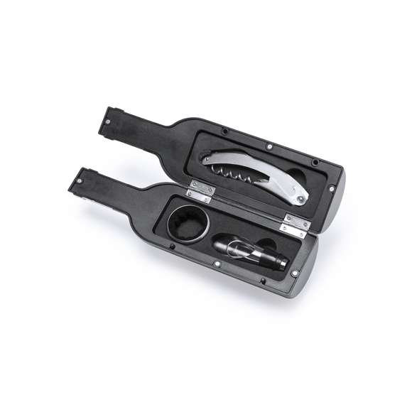 Original set de vinos en forma de botella de vino de acabado brillante, cierre magnético y accesorios de acero inox. Incluye sacacorchos con cortacápsulas y abridor, tapón dosificador, recogegotas, cortacápsulas y tapón. Presentado en estuche individual con interior en suave espuma troquelada.
