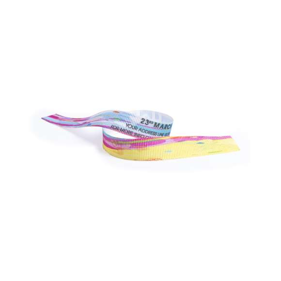 Pulsera en resistente y suave poliéster, especialmente diseñada para personalización total en sublimación para pedidos a partir de 250 piezas.