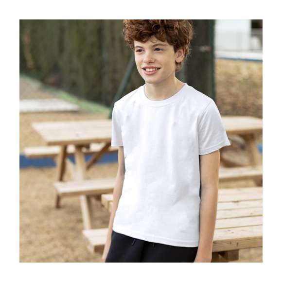 Camiseta para niño Keya YC150. En material 100% algodón de 150g/m2. Disponible en color blanco y en tallas XS, S, M, L, XL.