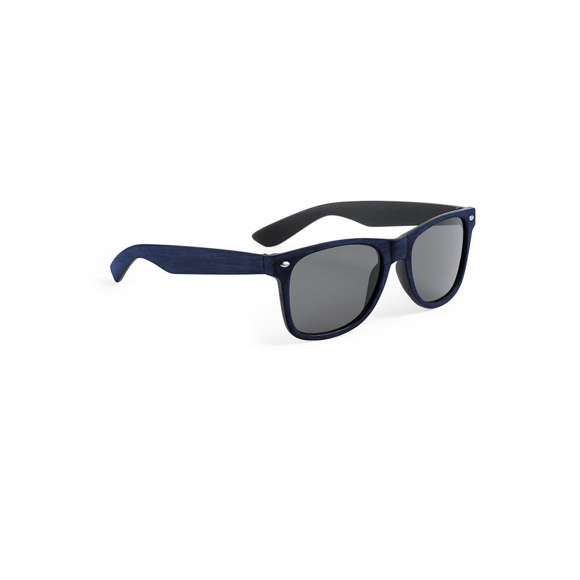 Gafas de sol último modelo con montura acabada en símil a madera envejecida y en variados colores. Protección UV400, con elegantes lentes ahumadas.