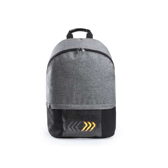 Mochila con indicadores, en resistente poliéster 600D. Indicadores luminosos en la base, con señalización controlada desde las cintas de hombros de la mochila. Bolsillo principal con doble tirador e interior con bolsillo acolchado para ordenador portátil de hasta 15 pulgadas. Espalda y cintas acolchadas. Conexión micro USB -cable incluido-. Requiere de un powerbank -no incluido- para el funcionamiento de las luces.