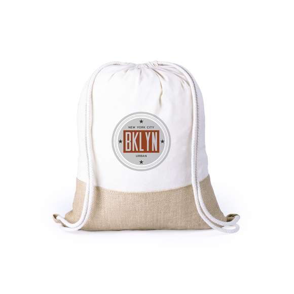 Mochila de cuerdas en línea nature, con base en resistente yute y parte superior en algodón de 120g/m2. Con cuerdas trenzadas gruesas y esquinas reforzadas.