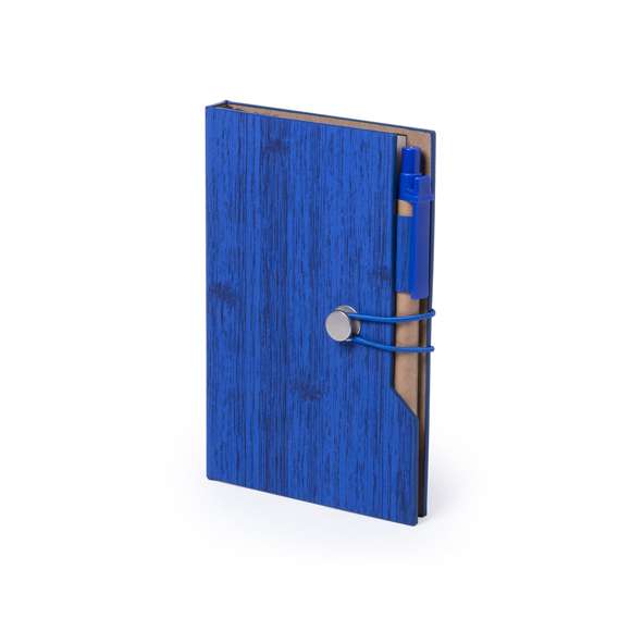 Bloc de notas en original polipiel veteada símil madera y en amplia gama de colores. Con bolígrafo de cartón reciclado incluido. De diseño ecológico, con tapas de suave tacto y cierre de elástico. Con soporte para el bolígrafo integrado, bloc de 70 hojas con distribución a una raya, 25 notas adhesivas medianas y 125 mini notas adhesivas.