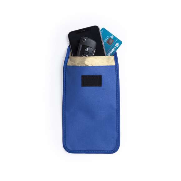 Funda de seguridad con protección RFID (Identificación por Radio Frecuencia) que mantiene seguros los datos de tarjetas y otros dispositivos. En variada gama de colores y en resistente poliéster. Tamaño ideal para smartphone y pequeños objetos.