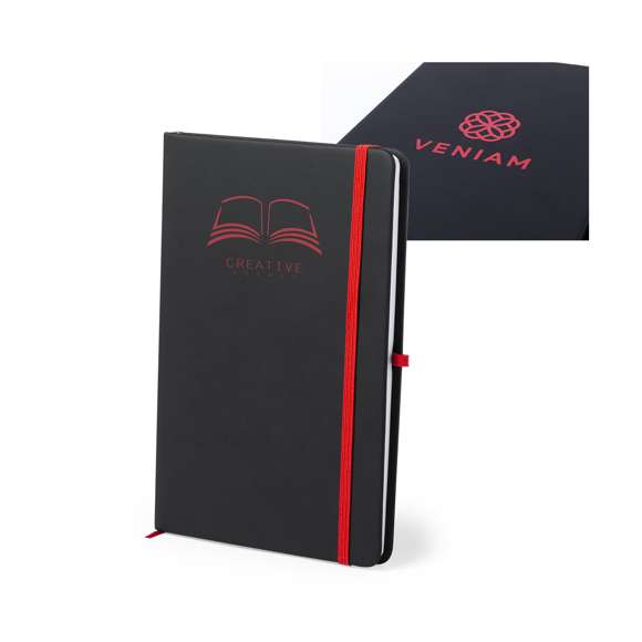Bloc de notas con tapas de suave tacto acabadas en polipiel. En elegante color negro, con elástico de cierre, marcapáginas y soporte elástico para bolígrafo en vivos colores. Recubrimiento exterior especialmente diseñado para marcaje en láser, con el que conseguirá que su publicidad o marca quede perfectamente grabada en color a juego con el del artículo. Incluye 100 hojas con disposición a una raya.