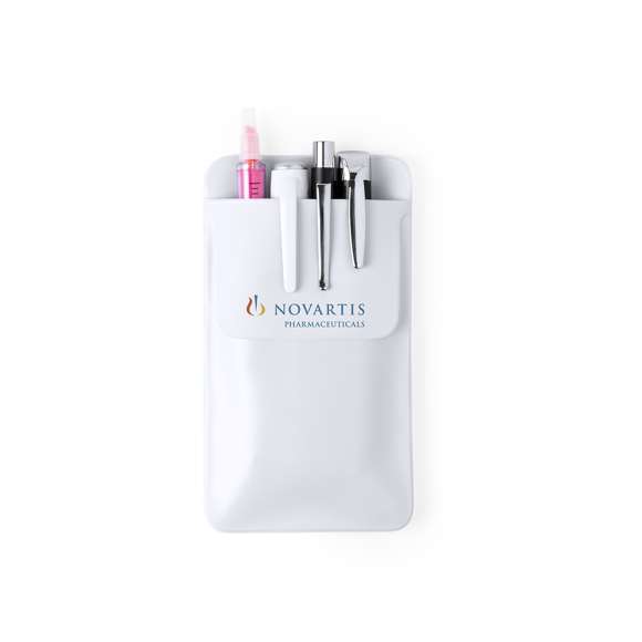  	Protector de bolsillo para guardar bolígrafos y otros utensilios. En resistente PVC de acabado termosellado, con solapa para fácil impresión.