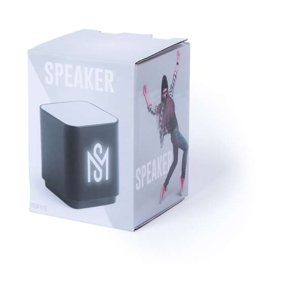 Altavoz con conexión Bluetooth®, luz led interior y cuerpo especialmente diseñado para marcaje en láser, iluminando así el logotipo. Con 3W de potencia y función manos libres. Recargable mediante cable USB -incluido- y presentado en una atractiva caja de diseño.