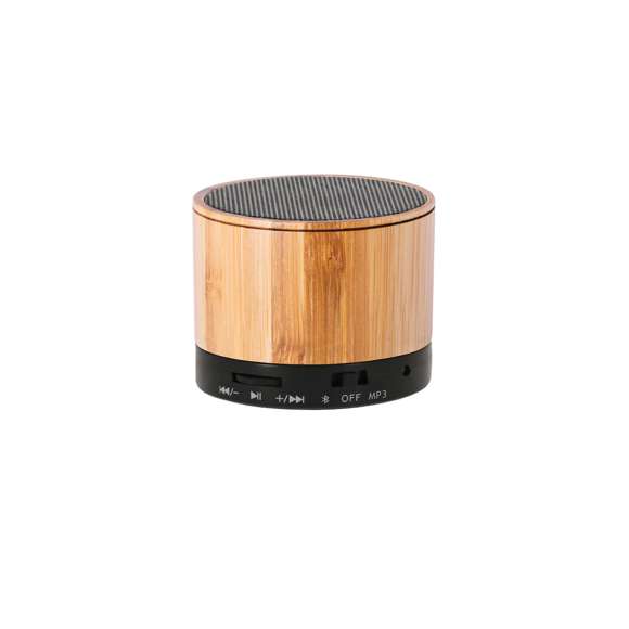 Compacto altavoz con cuerpo en bambú y conexión Bluetooth®. Rejilla metálica, con 3W de potencia, función manos libres, una ranura para tarjetas mini SD, función radio FM, y base antideslizante. Recargable mediante cable USB -incluido- y presentado en una atractiva caja de diseño.