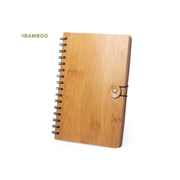 Libreta de anillas en línea nature con tapas rígidas de bambú y original cierre elástico. Incluye 80 hojas con disposición a una raya y diseño eco.