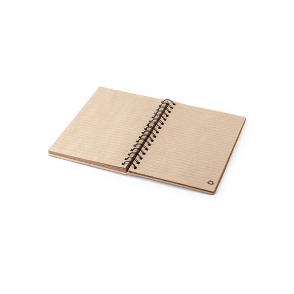 Libreta de anillas en línea nature con tapas rígidas de bambú y original cierre elástico. Incluye 80 hojas con disposición a una raya y diseño eco.
