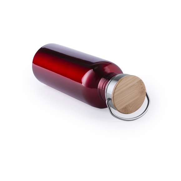 Bidón de estilo retro y 800ml de capacidad. Cuerpo en acero inox y en variada gama de colores brillantes. Tapón de seguridad a rosca en acero inox, con detalle en madera y asa de transporte vintage. Presentado en una atractiva caja de diseño.