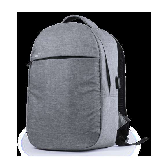 Mochila de seguridad, con diseño urbano en resistente poliéster 300D. Bolsillo interior con protección de seguridad RFID (Identificación por Radio Frecuencia) que mantiene seguros los datos de la tarjeta y demás dispositivos. Compartimento principal con elegante tapeta en la cremallera. Con conexión USB -powerbank no incluido- y bolsillo interior acolchado para ordenador portátil de hasta 15 pulgadas. Parte trasera y cintas acolchadas.