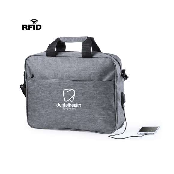 Portadocumentos de seguridad, con diseño urbano en resistente poliéster 300D. Bolsillo interior con protección de seguridad RFID (Identificación por Radio Frecuencia) que mantiene seguros los datos de la tarjeta y demás dispositivos. Asas con protección y compartimento principal con cierre de cremallera. Conexión USB -powerbank no incluido-, con bolsillos interiores acolchados para ordenador portátil de hasta 15 pulgadas y tablets de hasta 10 pulgadas. Cinta para hombro ajustable con protector acolchado.