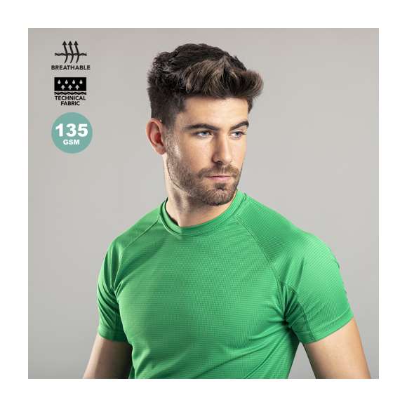 Camiseta técnica para adulto en material dynamic, altamente transpirable y confeccionada en tela 100% poliéster de 135g/m2. Disponible en variados colores y en tallas S, M, L, XL, XXL.