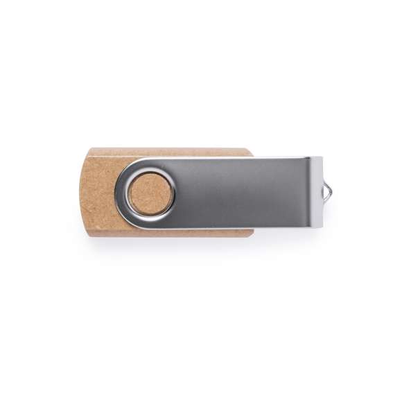 Memoria USB nature de 16GB de capacidad, con mecanismo giratorio, cuerpo acabado en cartón reciclado y clip metálico. Presentada en estuche individual de cartón reciclado.