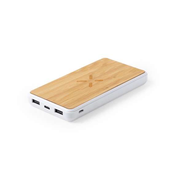 Batería auxiliar externa de línea nature, con cargador inalámbrico integrado y carcasa en madera de bambú. 8.000 mAh de capacidad de carga e indicador de estado de carga. Salida doble USB y entradas Tipo C y micro USB -cable incluido-. Con amplia superficie de marcaje y presentada en atractiva caja de diseño. Las capacidades mostradas en todas nuestras baterías auxiliares externas son reales, incorporando todas ellas baterías de grado A y no recicladas, con una vida útil de al menos 500 ciclos de carga y según normativa CE. Además, están fabricadas conforme a los estándares RoHS y en cumplimiento con los siguientes requisitos de seguridad: Sistema de protección contra sobrecarga del power bank. Sistema de protección contra descarga completa que proporciona una mayor durabilidad del power bank. Sistema de bloqueo para evitar cortocircuitos. Sistema de transferencia de carga constante, acorde con la capacidad del dispositivo de destino.