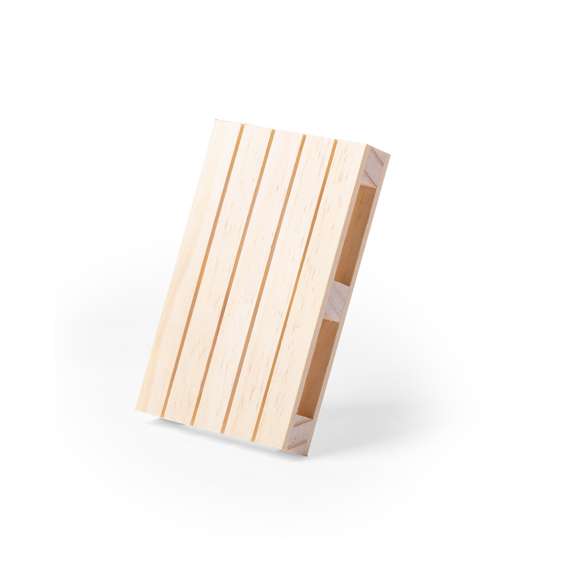Original posavasos de línea nature con forma de palet y en madera natural.
