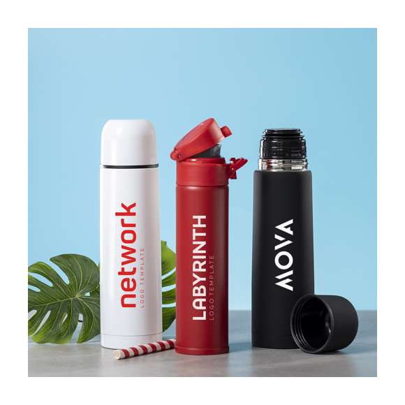 Termo en acero inox de 330ml de capacidad. Con doble cobertura para mejor y mas duradera conservación de la temperatura y con sistema de apertura fácil con botón. Disponible en variada gama de colores y presentado en atractiva caja de diseño. Disponible manual de instrucciones en español e inglés.
