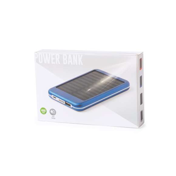 Batería auxiliar externa de recarga solar y de gran capacidad de carga -4.000 mAh-. En resistente aluminio, con salida USB y cable micro USB incluido. Disponible en variada gama de colores. Las capacidades mostradas en todas nuestras baterías auxiliares externas son reales, incorporando todas ellas baterías de grado A y no recicladas, con una vida útil de al menos 500 ciclos de carga y según normativa CE. Además, están fabricadas conforme a los estándares RoHS y en cumplimiento con los siguientes requisitos de seguridad: Sistema de protección contra sobrecarga del power bank. Sistema de protección contra descarga completa que proporciona una mayor durabilidad del power bank. Sistema de bloqueo para evitar cortocircuitos. Sistema de transferencia de carga constante, acorde con la capacidad del dispositivo de destino.