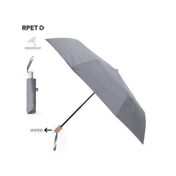 Paraguas plegable de línea nature de 95cm de diámetro. En material pongee 190T RPET, elaborado a partir de plástico reciclado, para así fomentar la reutilización de residuos plásticos y ayudar a la sostenibilidad del planeta. De apertura manual, con sistema anti viento y varillas metálicas. Mango de madera, con funda de transporte y cintas a juego. Con etiqueta distintiva RPET