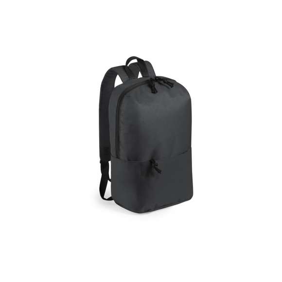 Mochila leisure en resistente poliéster 600D, en extensa gama de vivos colores. Con cierre de cremallera de doble tirador, bolsillo en frontal con cremallera invisible y bolsillo lateral de gran capacidad. Asa de transporte y accesorios en color negro. Espalda y cintas de hombros acolchadas y ajustables. Color blanco especialmente fabricado para marcaje en sublimación.