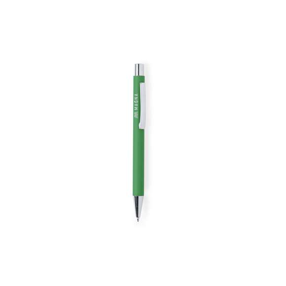Original bolígrafo de mecanismo pulsador en elegante diseño bicolor. Con cuerpo de aluminio en tacto goma de acabado mate. Especialmente diseñado para marcaje en láser y mostrar el logotipo en tono plateado. Clip, parte superior y punta en plateado. Disponible en variada gama de colores, con cartucho jumbo y tinta azul.