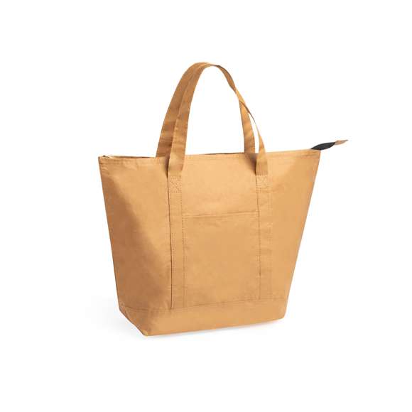 Innovadora bolsa térmica en papel laminado, resistente a las salpicaduras de agua y con interior en aluminio. Tamaño 43x33+14 cm, con cierre de cremallera y amplio bolsillo en frontal. Asas medianas reforzadas de 45 cm, libre de BPA.