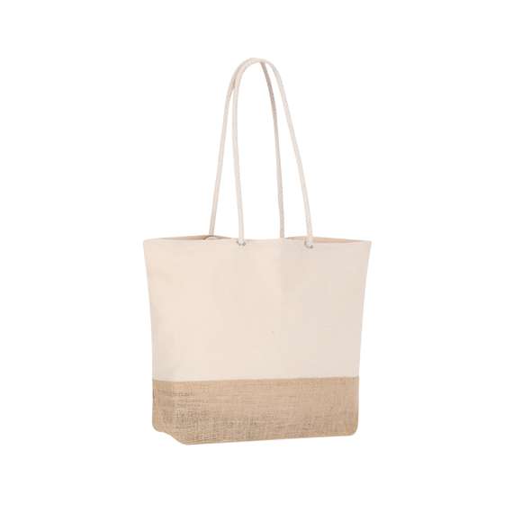 Bolsa de línea nature, en combinación de materiales yute y algodón. Tamaño 48 x 35 + 15 cm, de acabado cosido y con asas largas reforzadas de 90 cm en algodón. Resistencia de hasta 9 kg de peso.