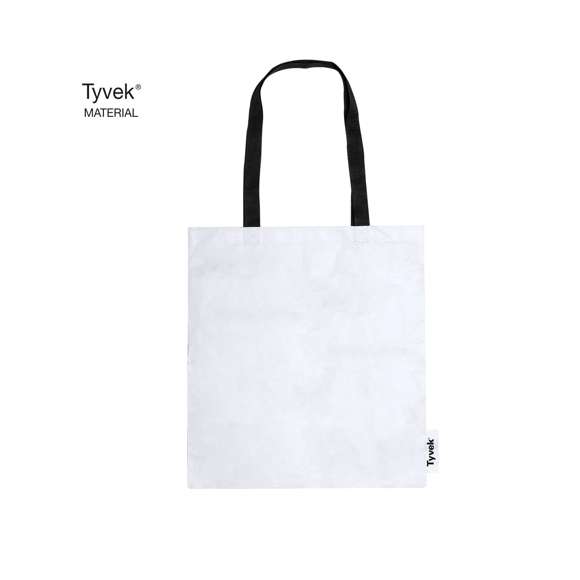 Bolsa en suave y ligero material Tyvek®, 100% reciclable y elaborado a partir de fibras de polietileno, que destaca especialmente por su resistencia, flexibilidad, durabilidad y facilidad para la impresión. Con asas largas en color negro de 70 cm reforzadas y resistencia de hasta 7 kg de peso. Con distintivo Tyvek® en etiqueta lateral.