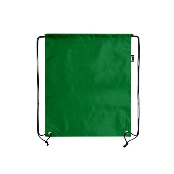 Mochila de cuerdas en suave poliéster RPET. Con cuerdas autocierre, esquinas reforzadas y resistentes argollas metálicas. Distintivo RPET en etiqueta lateral y disponible en variada gama de colores (color blanco especialmente fabricado para impresión en sublimación).Elaborado a partir de plástico reciclado, para así fomentar la reutilización de residuos plásticos y ayudar a la sostenibilidad del planeta.