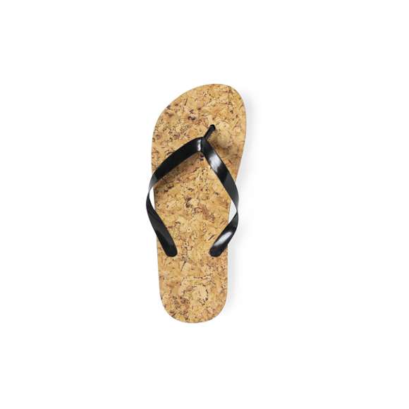Par de chanclas de inspiración nature con parte superior de suela en resistente EVA con efecto corcho y tira de PVC a juego. Disponibles en tallas 36-38, 42-44.